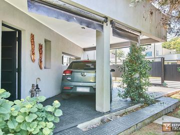 Casa venta - 2 dormitorios 3 baños - Cochera - Pileta - 230mts2 - City Bell, La Plata