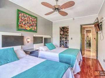 Casa venta - 2 dormitorios 3 baños - Cochera - Pileta - 230mts2 - City Bell, La Plata