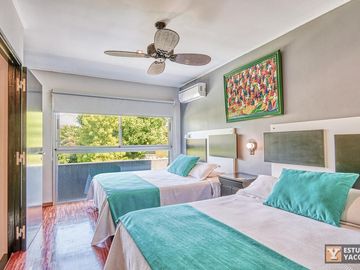 Casa venta - 2 dormitorios 3 baños - Cochera - Pileta - 230mts2 - City Bell, La Plata