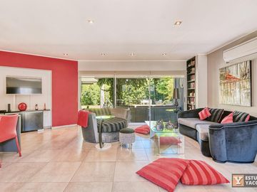 Casa venta - 2 dormitorios 3 baños - Cochera - Pileta - 230mts2 - City Bell, La Plata