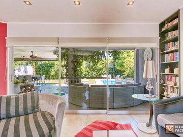 Casa venta - 2 dormitorios 3 baños - Cochera - Pileta - 230mts2 - City Bell, La Plata