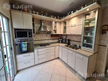 Tandil al 4800 triplex 4 ambs, patio, parrilla y cochera