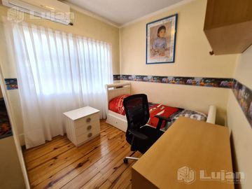 Tandil al 4800 triplex 4 ambs, patio, parrilla y cochera