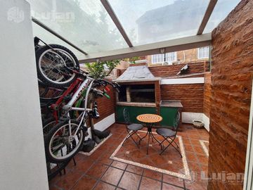 Tandil al 4800 triplex 4 ambs, patio, parrilla y cochera