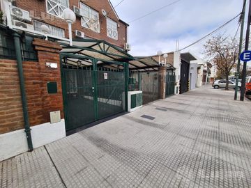 Tandil al 4800 triplex 4 ambs, patio, parrilla y cochera