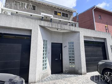 Venta duplex de 3 ambientes con espacio guardacoches y patio en Wilde