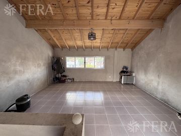 Venta duplex de 3 ambientes con espacio guardacoches y patio en Wilde