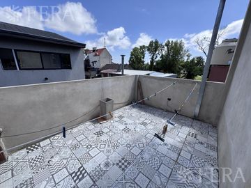 Venta duplex de 3 ambientes con espacio guardacoches y patio en Wilde