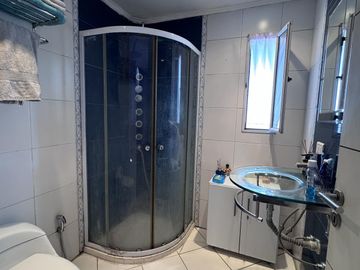 Venta duplex de 3 ambientes con espacio guardacoches y patio en Wilde