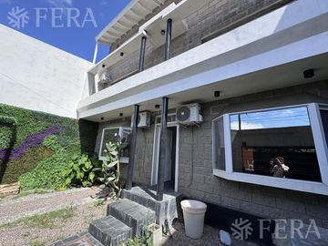 Venta duplex de 3 ambientes con espacio guardacoches y patio en Wilde