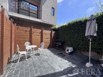 Venta duplex de 3 ambientes con espacio guardacoches y patio en Wilde
