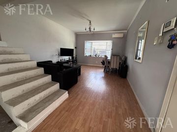 Venta duplex de 3 ambientes con espacio guardacoches y patio en Wilde