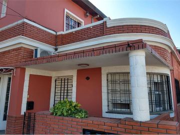 VENTA Casa tipo PH al frente- Valentín Alsina