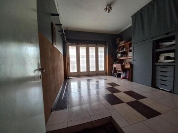 VENTA Casa tipo PH al frente- Valentín Alsina