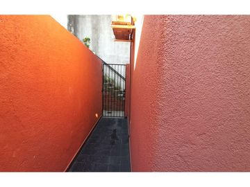 VENTA Casa tipo PH al frente- Valentín Alsina