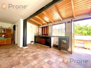Casa de 3 dormitorios. Quincho. Terraza exclusiva. Barrio Abasto
