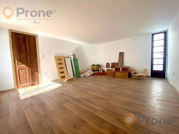 Casa de 3 dormitorios. Quincho. Terraza exclusiva. Barrio Abasto
