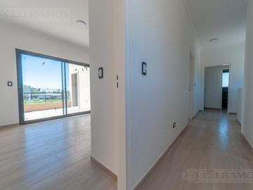 Casa en venta - El Canton -Norte- PG