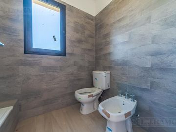 Casa en venta - El Canton -Norte- PG