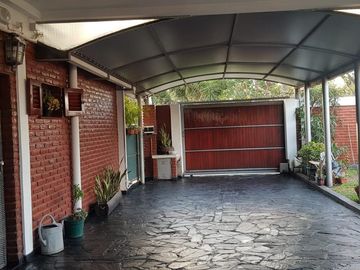 Casa 6 ambientes en Venta en  Florencio Varela