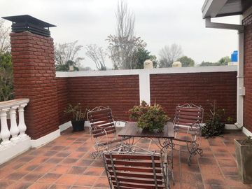 Casa 6 ambientes en Venta en  Florencio Varela