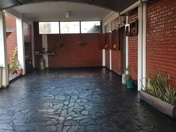 Casa 6 ambientes en Venta en  Florencio Varela
