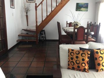 Casa 6 ambientes en Venta en  Florencio Varela