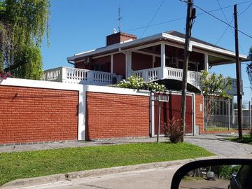Casa 6 ambientes en Venta en  Florencio Varela