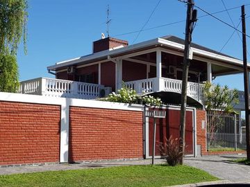 Casa 6 ambientes en Venta en  Florencio Varela