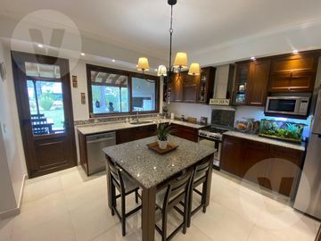 Casa en venta - Barrio Saint Thomas Este, Canning