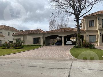 Casa en venta - Barrio Saint Thomas Este, Canning