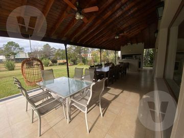 Casa en venta - Barrio Saint Thomas Este, Canning