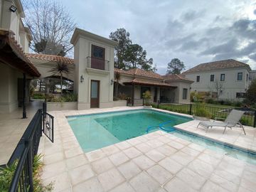 Casa en venta - Barrio Saint Thomas Este, Canning