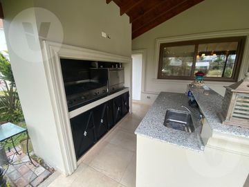 Casa en venta - Barrio Saint Thomas Este, Canning