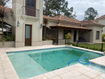 Casa en venta - Barrio Saint Thomas Este, Canning