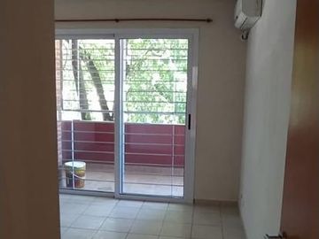 Departamento a 4 cuadras de la plaza de Monte grande!