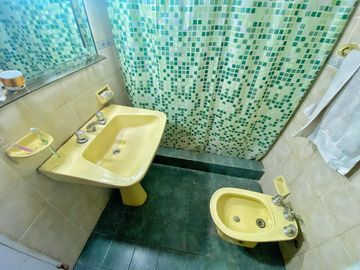 VENTA CASA 4 AMB 200 M2 VALENTIN ALSINA