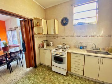 VENTA CASA 4 AMB 200 M2 VALENTIN ALSINA