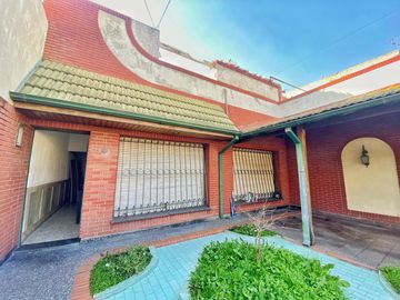 VENTA CASA 4 AMB 200 M2 VALENTIN ALSINA