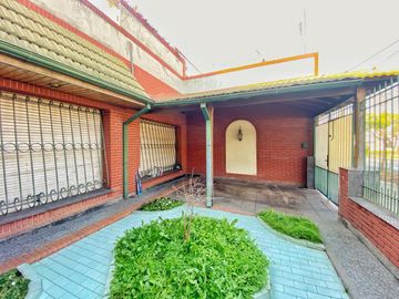 VENTA CASA 4 AMB 200 M2 VALENTIN ALSINA