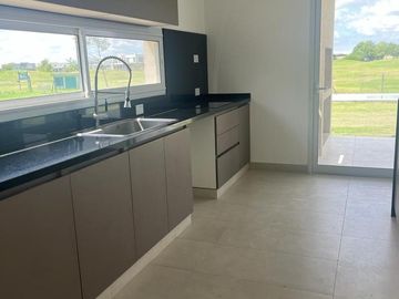 Casa en  El Golf, Barrio el Canton
