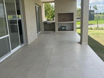 Casa en  El Golf, Barrio el Canton