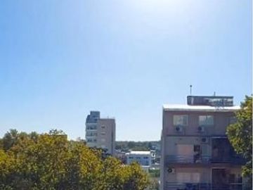 Departamento en  venta de 2 ambientes al frente con  balcón y  terrazapropia - San martin centro