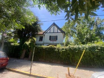 EXCELENTE CHALET ESTILO INGLES EN TEMPERLEY ESTE A DOS CUADRAS ESTACION