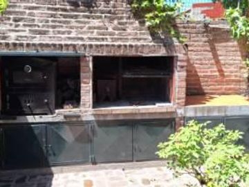 EXCELENTE CHALET ESTILO INGLES EN TEMPERLEY ESTE A DOS CUADRAS ESTACION
