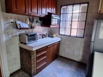 EXCELENTE CHALET ESTILO INGLES EN TEMPERLEY ESTE A DOS CUADRAS ESTACION