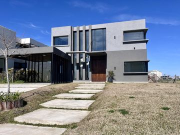 CASA EN VENTA, PUERTOS, BARRIO COSTAS, LOTE AL 100