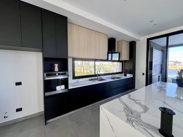 CASA EN VENTA, PUERTOS, BARRIO COSTAS, LOTE AL 100