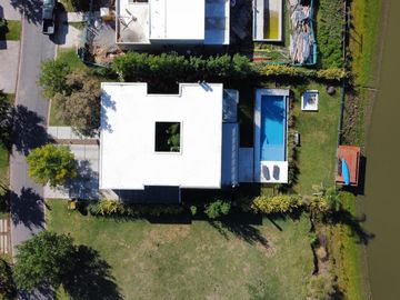 Casa en venta premium  a la laguna en Canton Islas