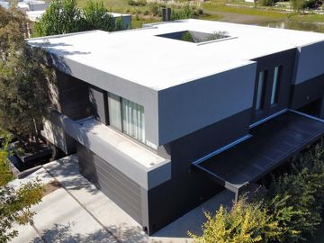Casa en venta premium  a la laguna en Canton Islas